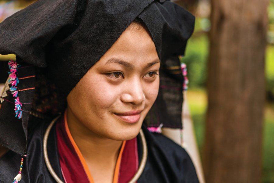 Portrait de jeune femme de Tai Dam hilltribe. Bartosz Hadyniak - iStockphoto.com