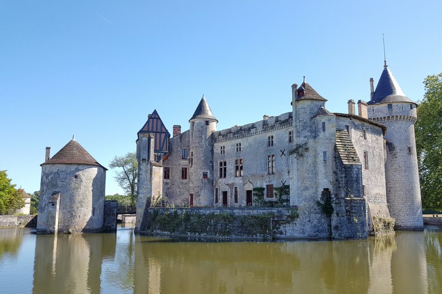 Le château de la Brède où Montesquieu vécut une partie de sa vie. nbnserge - stock.adobe.com