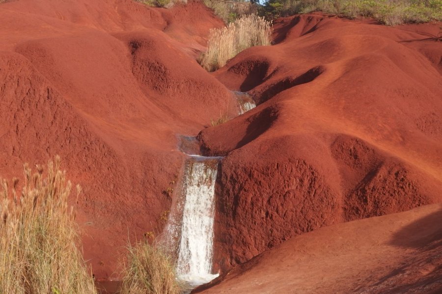 Rivière creusée dans le Waimea Canyon. Maïlys ALBERTO