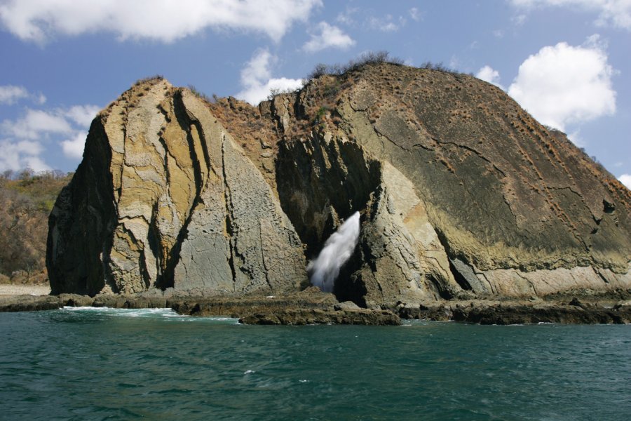 Rocher de la côte Pacifique du Nicaragua. Cskorik - iStockphoto