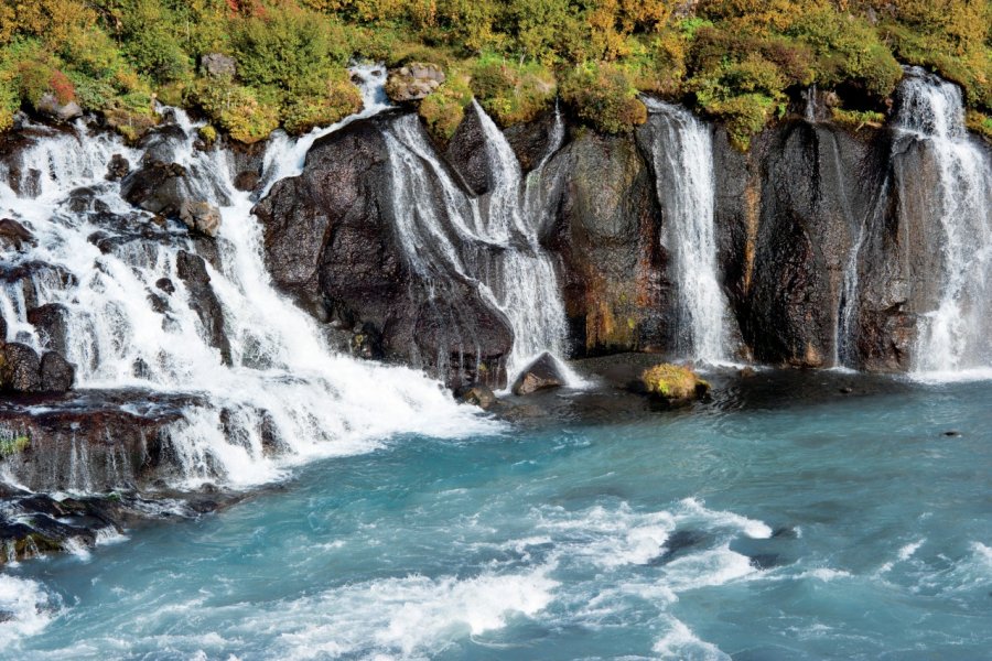 Chutes de Hraunfossar. iStockphoto.com/subtik