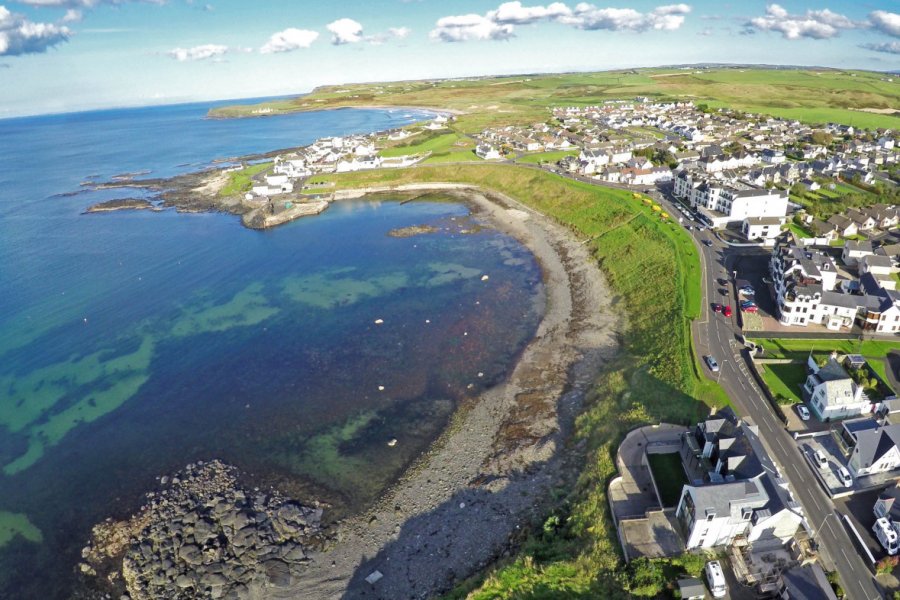 La baie de Portballintrae. peter - Fotolia