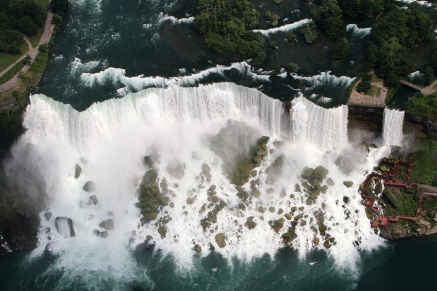 Vue aérienne des chutes américaines. Stéphan SZEREMETA