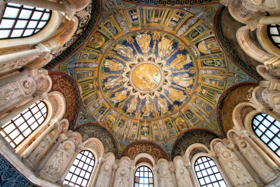 Mosaïque du Baptistère des Orthodoxes, Ravenne. Pisaphotography - Shutterstock.com