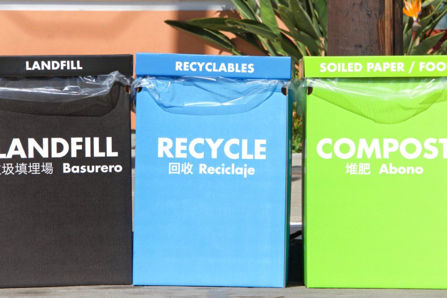 Système des trois poubelles. Sheila Fitzgerald - Shutterstock.Com