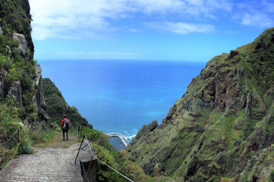 Descente vers le village de Paúl do Mar. Ludovic DE SOUSA