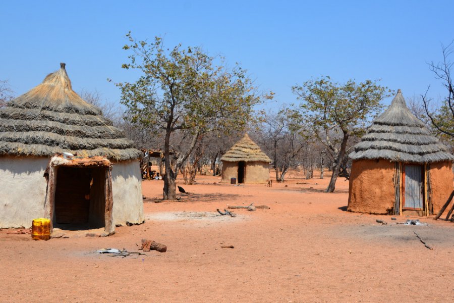 Habitations Himba. meunierd - Shutterstock.com