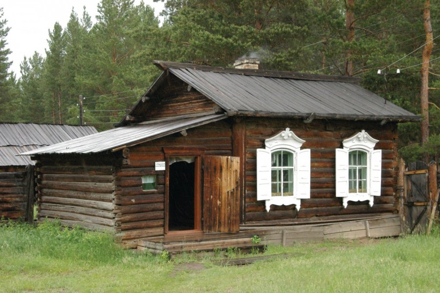 Musée ethnographique, maison en bois typique de Sibérie Stéphan SZEREMETA