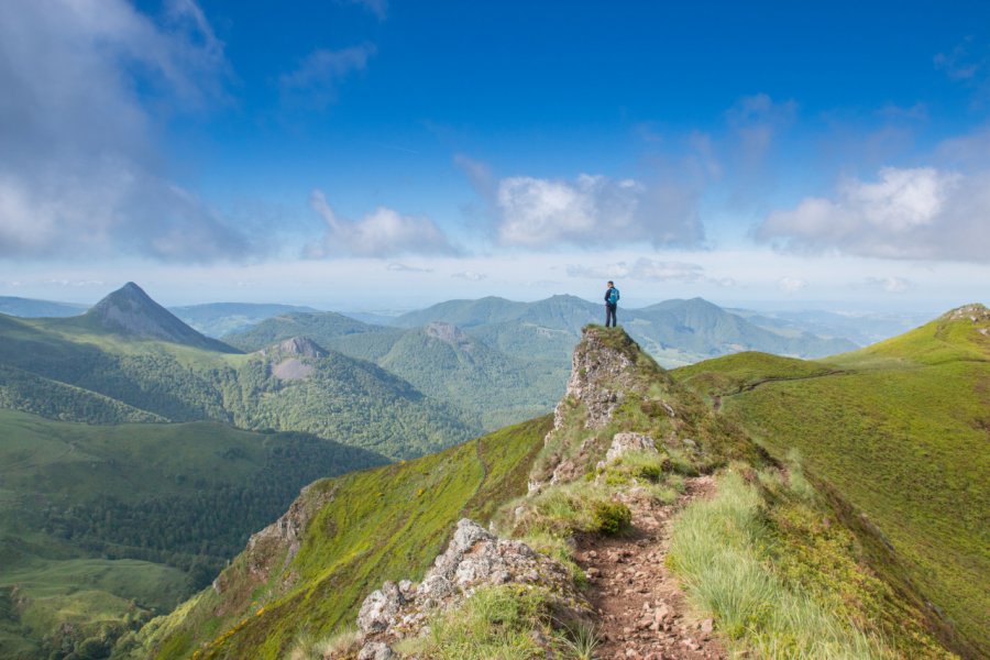 Randonnée dans les Monts du Cantal. B. Piccoli - stock.adobe.com