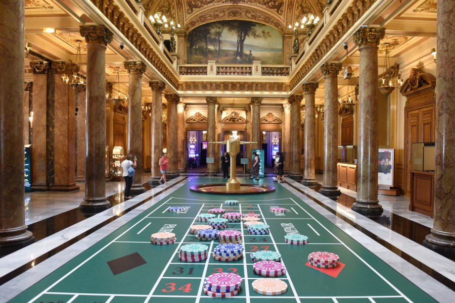 Casino de Monaco (© Bumble Dee - Shutterstock.com))