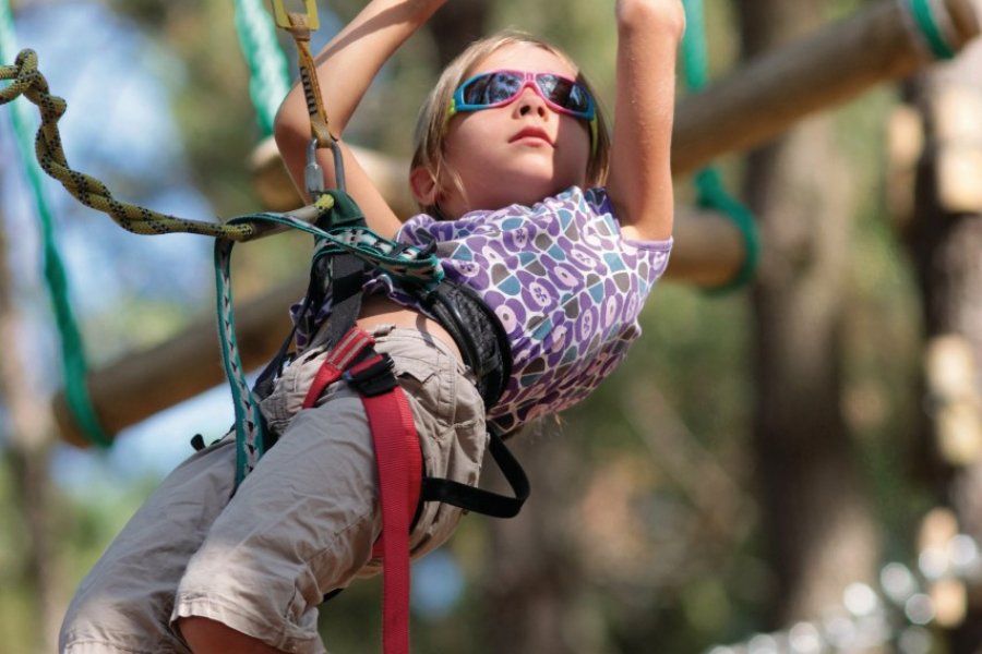 Parcours aventure dans les arbres. (© Eléonore H - Fotolia))