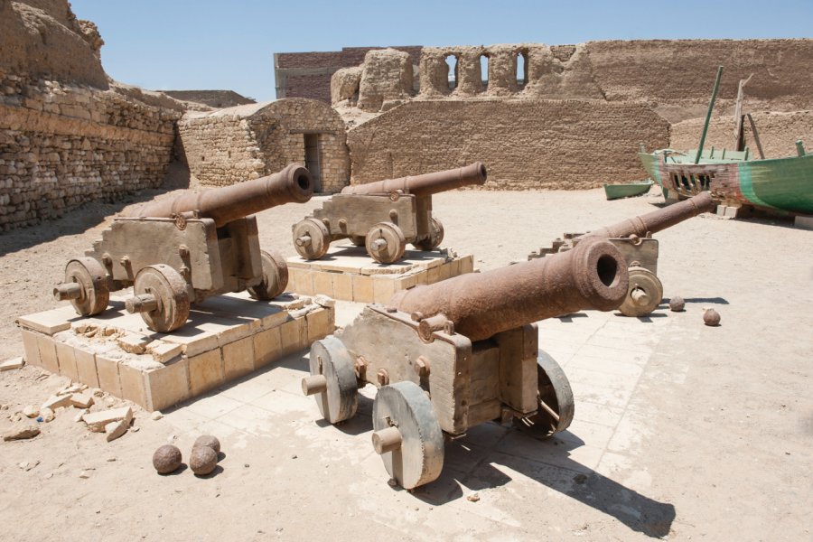 Artillerie napoléonienne abandonnée au fort d'El Quseir. PaulVinten - iStockphoto.com
