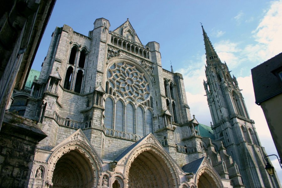 Le portail nord et le clocher Neuf de la cathédrale Notre-Dame de Chartres OLIVIER.BOST - FILOPIX