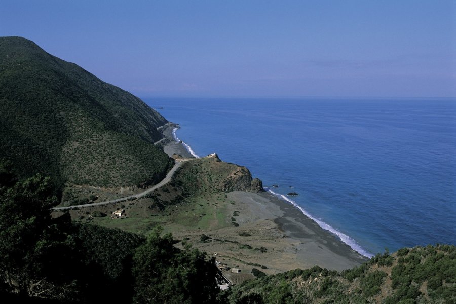 Paysage côtier de Oued Laou. Hugo Canabi - Iconotec