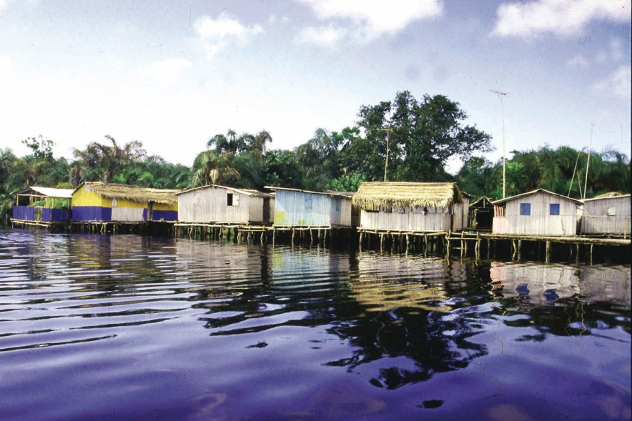 Village sur pilotis de Nzulezo. Ghana Tourist Board