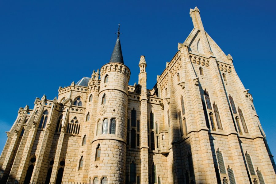 Palais de l'archevêché signé Gaudi. Author's Image