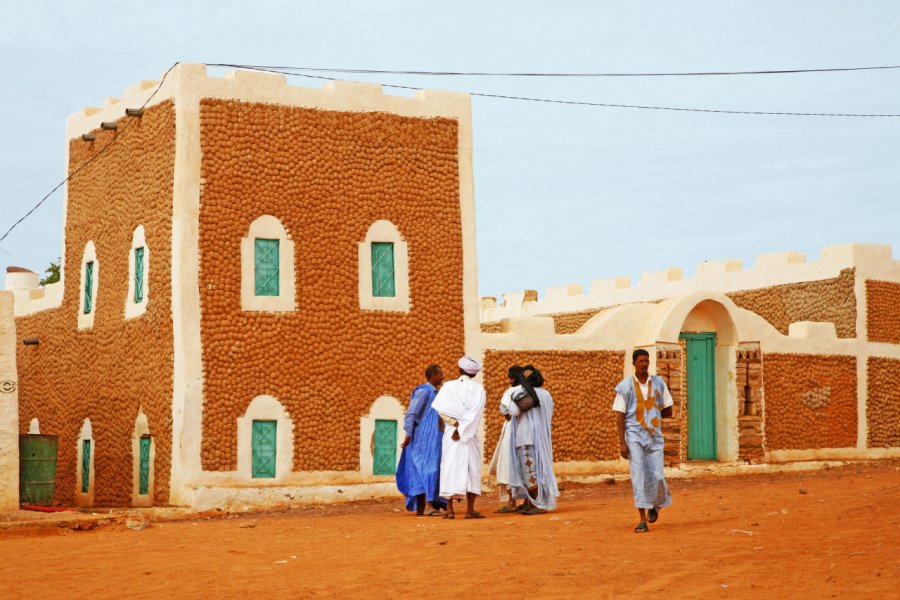 Scène de vie quotidienne à Chinguetti. Eric Valenne geostory - Shutterstock.com