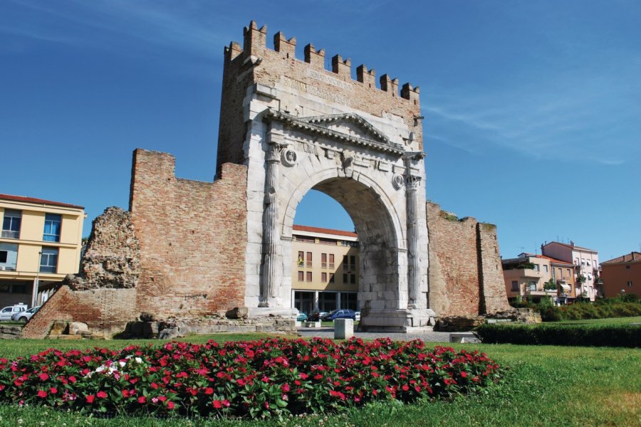 Arco di Augusto. Crisferra - Fotolia