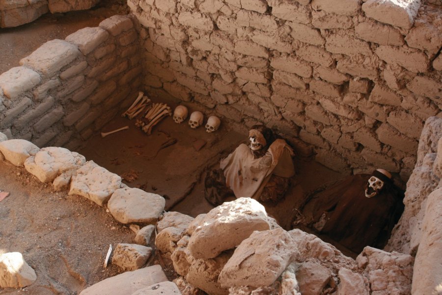 Tombe à ciel ouvert du cimetière de Chauchilla. Stéphan SZEREMETA