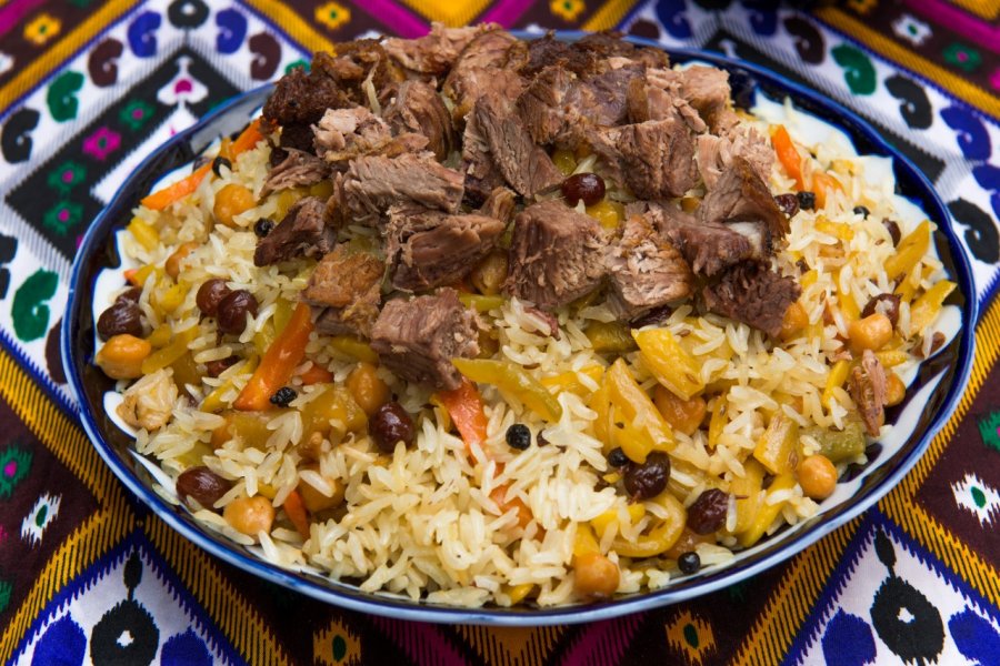 Plov, plat typique du pays. Eagle_marat - Shutterstock.com