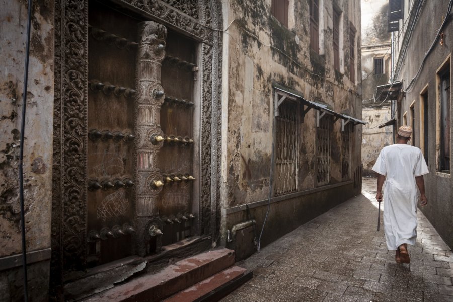 Dans les rues de Stone Town. SearchingForSatori - stock.adobe.com