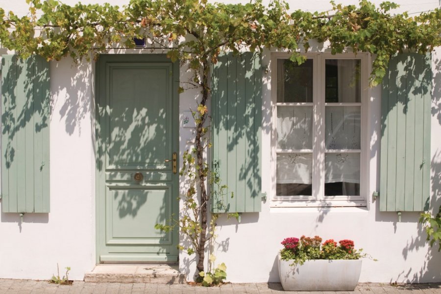 Maison typique de La Flotte, sur l'île de Ré. Arie J. Jager - iStockphoto