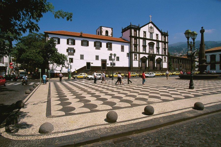 Praça do Municipio, église du Colegio. Author's Image
