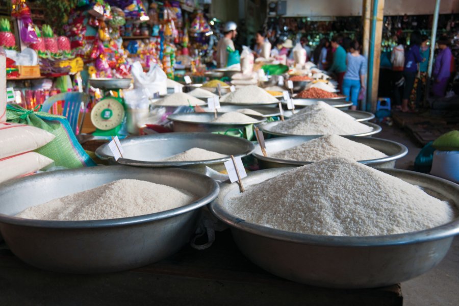 Différents types de riz sur un marché à Nha Trang. tbradford - iStockphoto.com