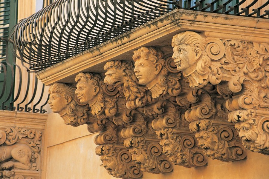 Balcons du palais Nicolaci di Villadorata. Apollon - Iconotec