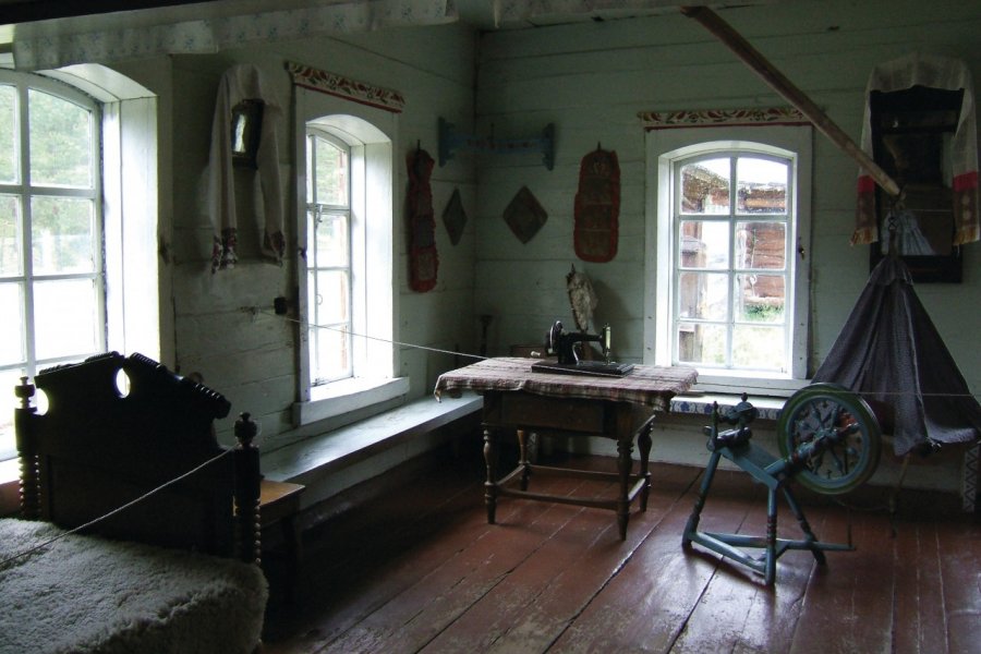 Musée ethnographique, maison en bois typique de Sibérie Stéphan SZEREMETA