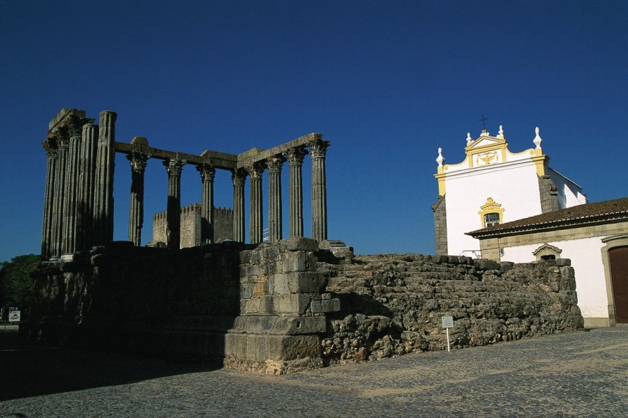 Temple romain d'Évora. Author's Image