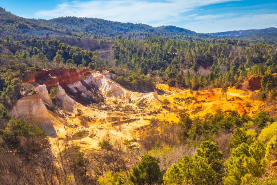 Le Colorado provençal à Rustrel. JeanLucIchard - Shutterstock.com