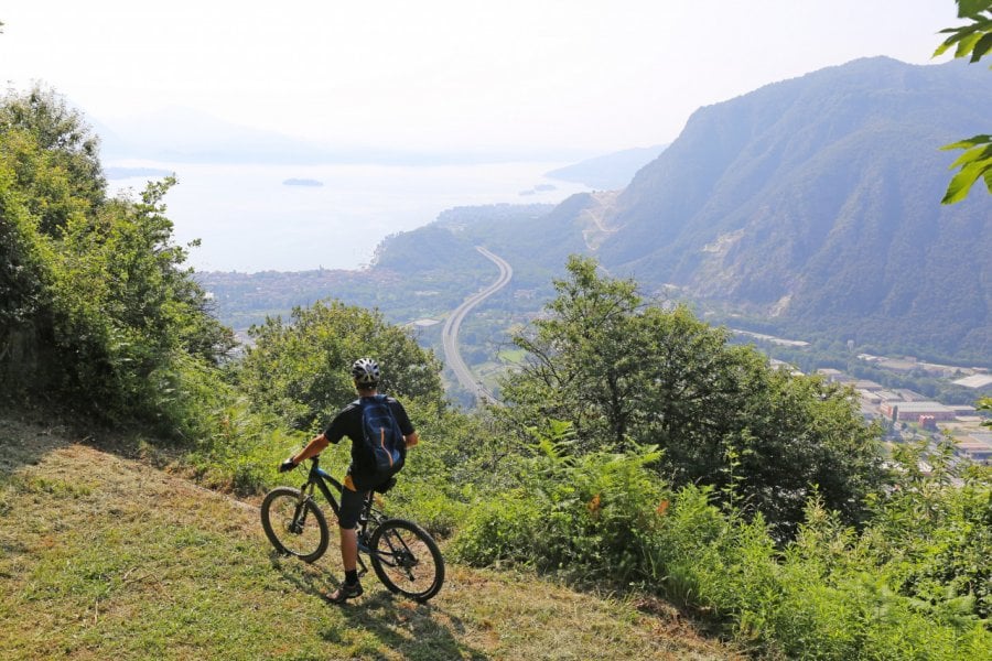 Randonnée à vélo près du lac Majeur. U.J. Alexander - Shutterstock.com