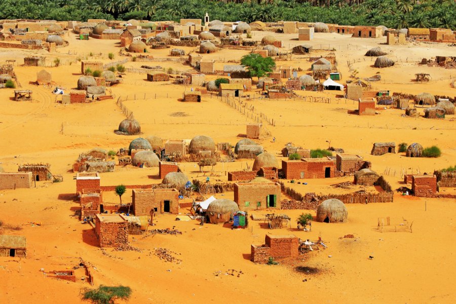 Petit village dans les environs de Terjit. Eric Valenne geostory - Shutterstock.com