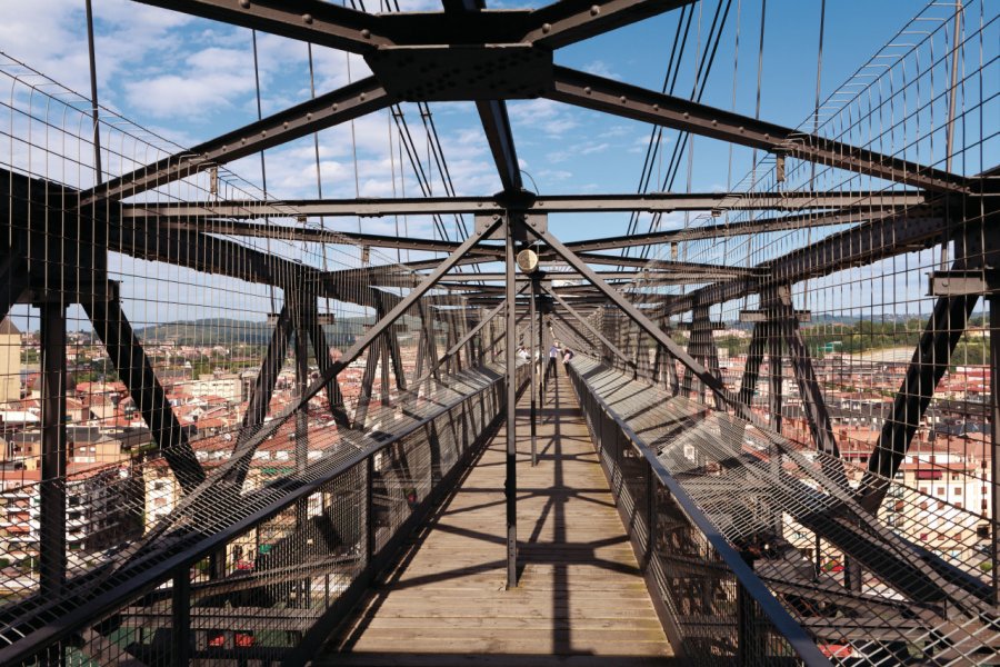 Le pont de Bizkaia (1893) conçu par Alberto de Palacio est le plus vieux pont transbordeur au monde, ce qui lui a valu d'être classé Patrimoine Mondial par l'Unesco. Philippe GUERSAN - Author's Image