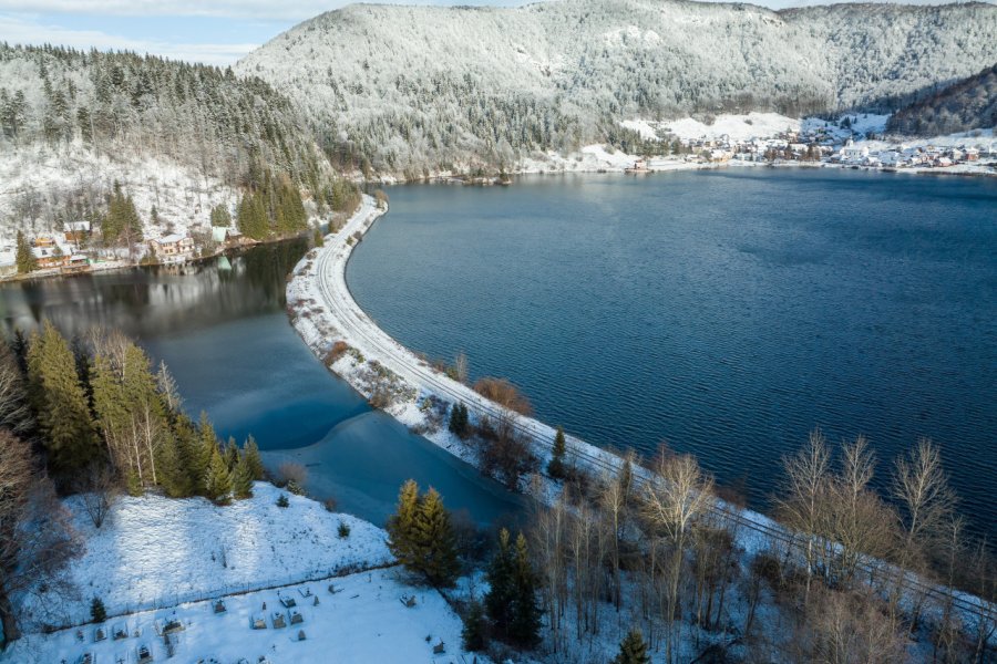 Vue sur le réservoir de Dedinky. Peter Hanzes - Shutterstock.com