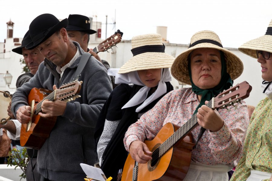 Troupe de musiciens un jour de marché, Teguise. baldovina - Shutterstock.com