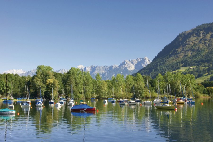 Bateaux de plaisance à Zell am See. Robert Angermayr - Fotolia