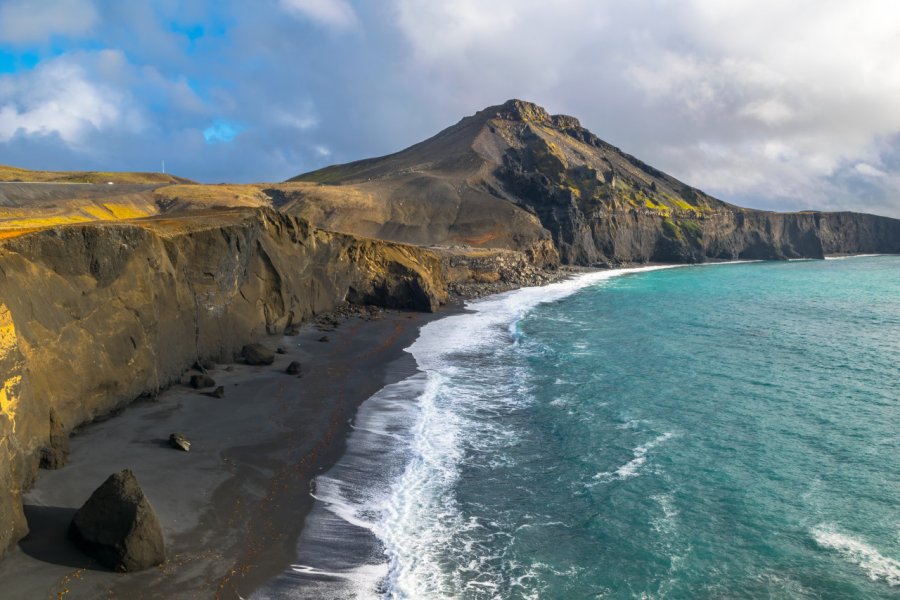 Plage près de Grindavik. Nido Huebl - Shutterstock.com