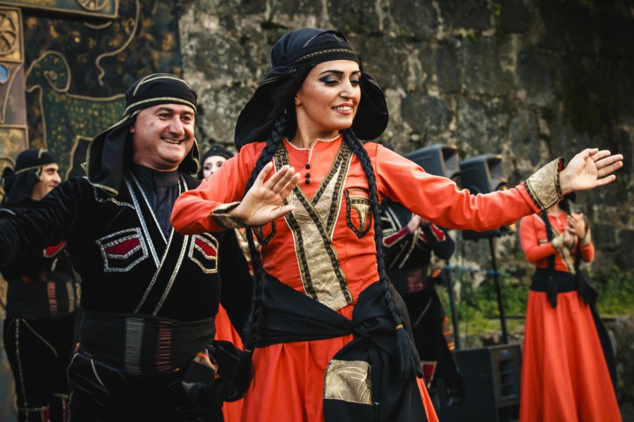 Danseurs traditionnels, Batoumi. Oriole Gin - Shutterstock.com