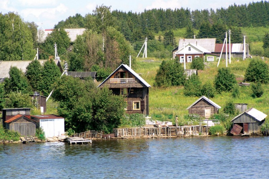 Habitat traditionnel en bois. Stéphan SZEREMETA