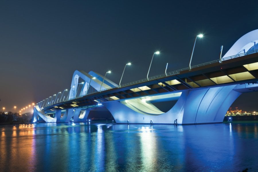 Le pont Cheikh Zayed. dvoevnore - iStockphoto.com