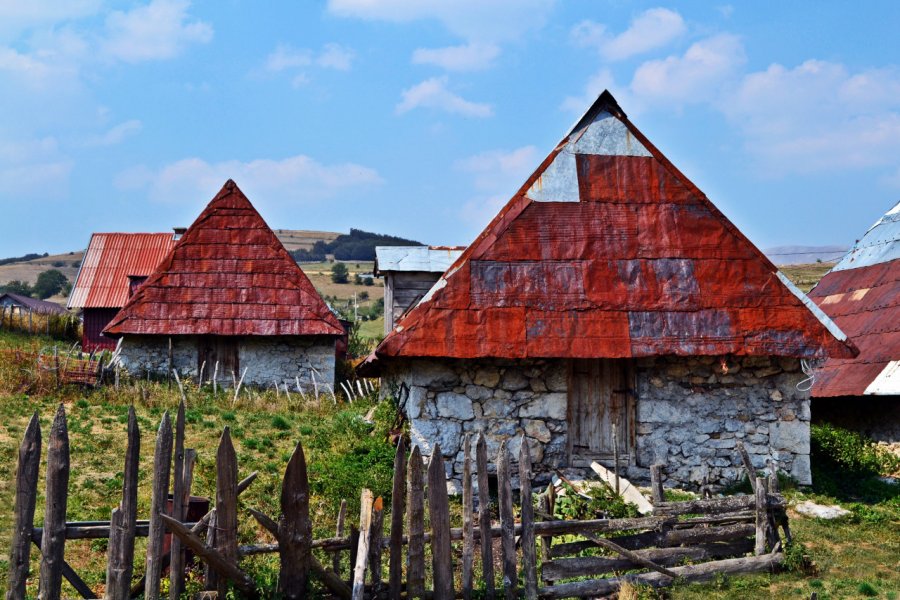 Anciennes habitations à Lukomir. tabak lejla / Shutterstock.com