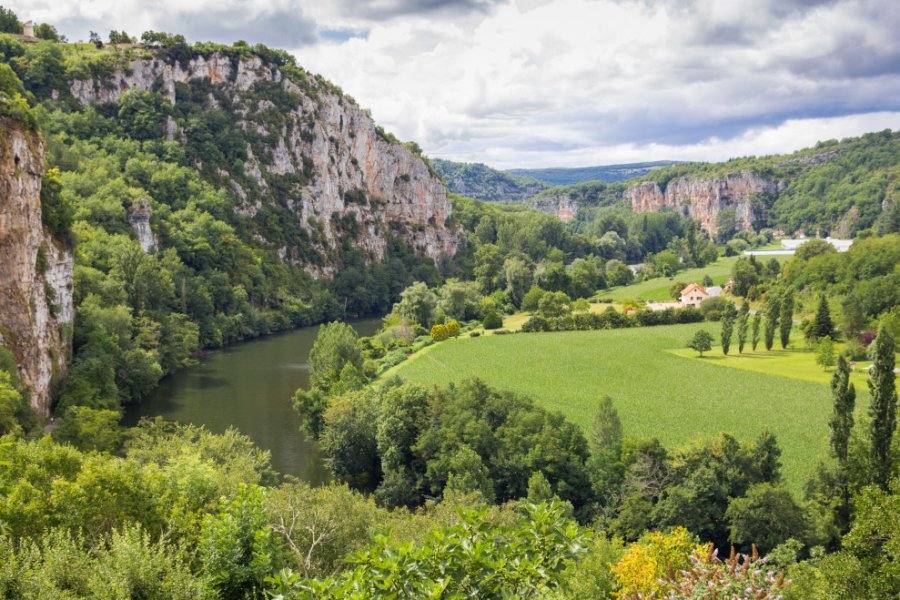 Le Lot vers Saint-Cirq-Lapopie. Semmick Photo - Shutterstock.com