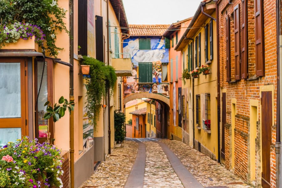 Dans les rues de Dozza. GoneWithTheWind - Shutterstock.com