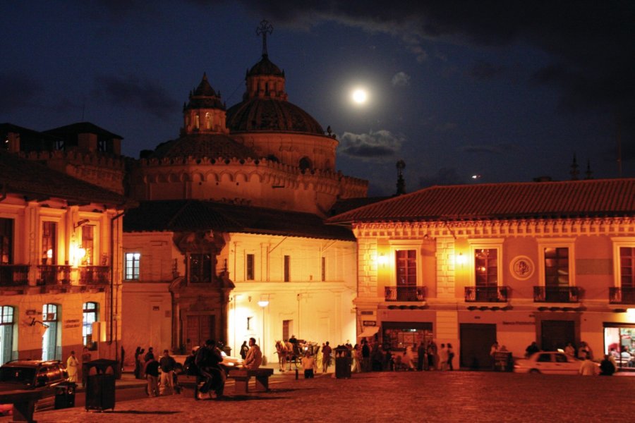 La place San Francisco au clair de lune. Stéphan SZEREMETA