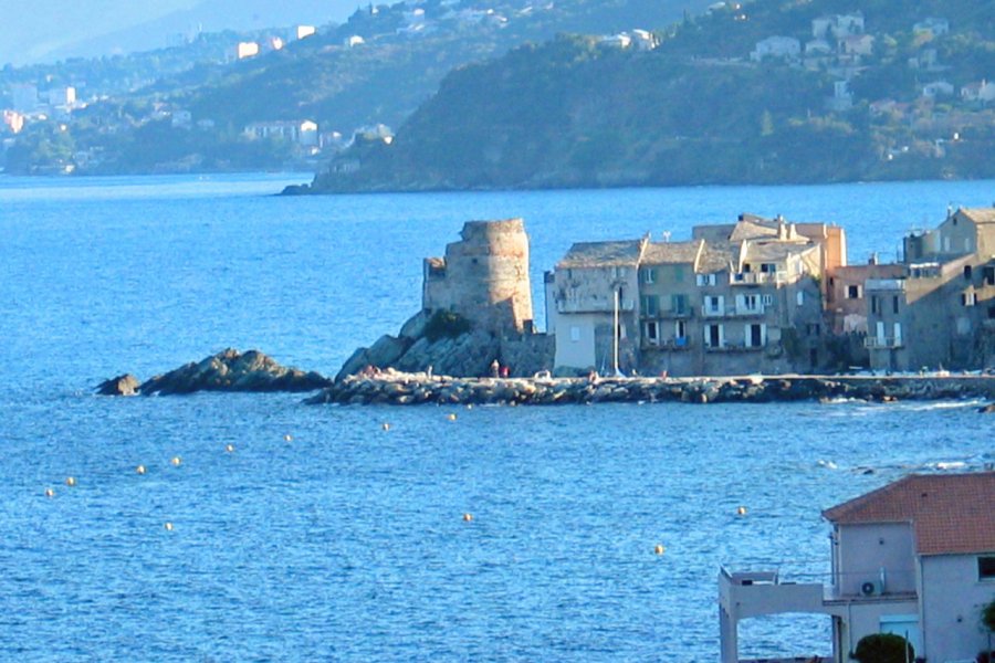 La Tour génois et le Port d'Erbalunga Xavier BONNIN