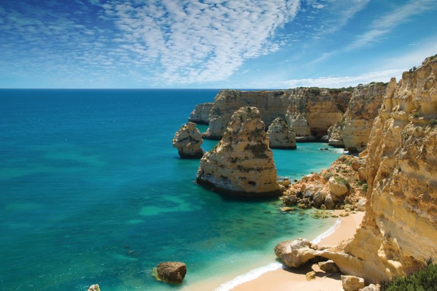 Praia da Marinha. Springfield Gallery - Fotolia