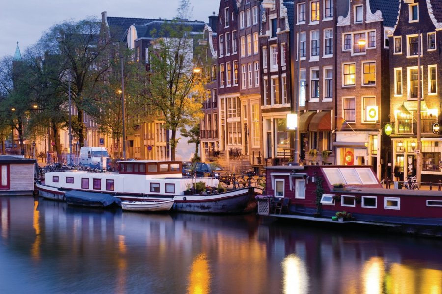 Les houseboats, une spécialité typiquement amsterdamoise ! (© Fulgido - Fotolia))