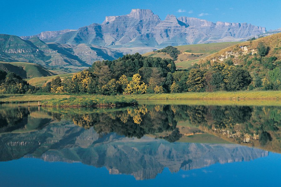 Le Drakensberg culmine à 3 482 m (© South African Tourism))